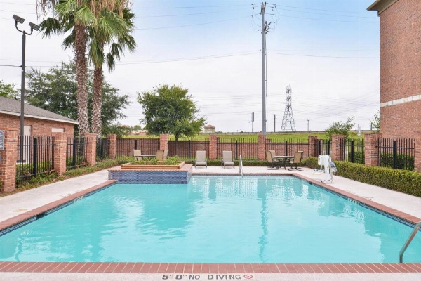 Holiday Inn Express & Suites San Antonio South image 10