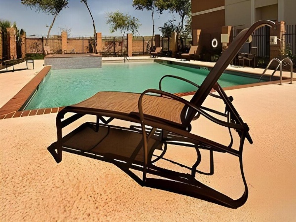 Holiday Inn Express & Suites San Antonio South image 12