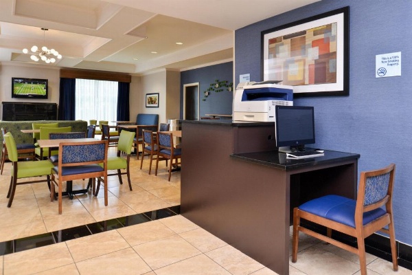 Holiday Inn Express & Suites San Antonio South image 24