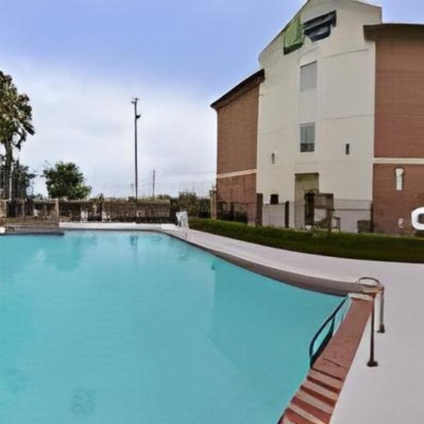 Holiday Inn Express & Suites San Antonio South image 29