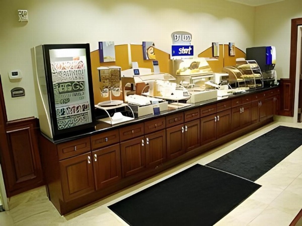 Holiday Inn Express & Suites San Antonio South image 8